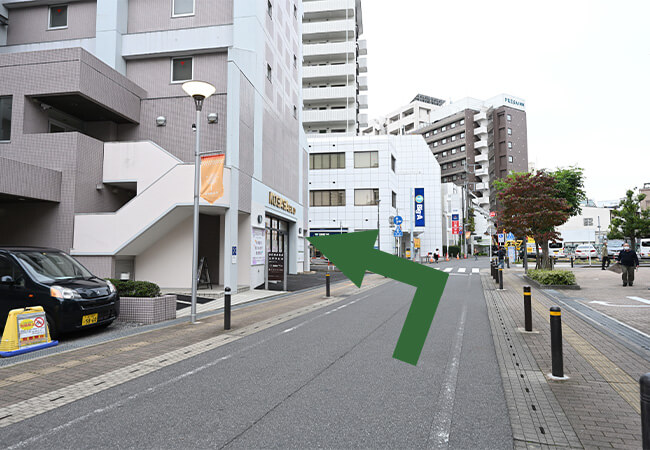 左手に当院がございます